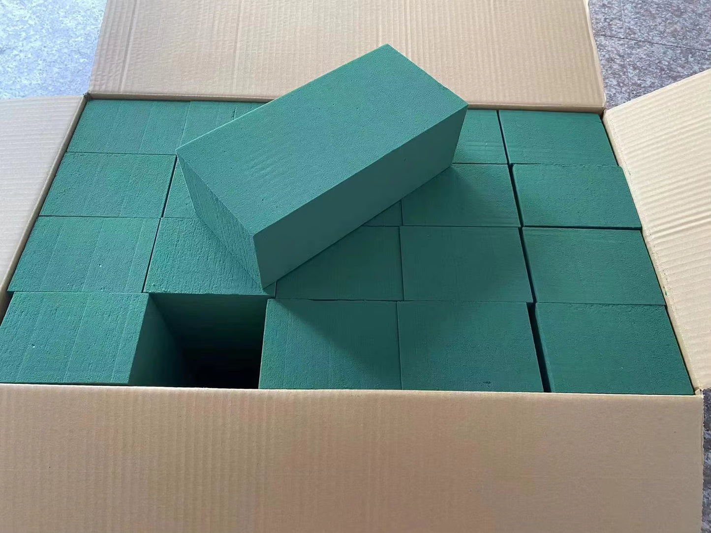 Oasis Floral Foam Block for Flower Arranging and Plant Decoration 1PCS